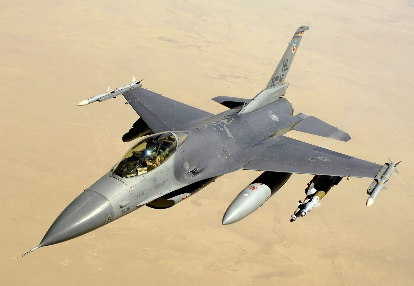 تحطم مقاتلة أميركية من طراز «إف-16» في ميشيغان ونجاة قائدها