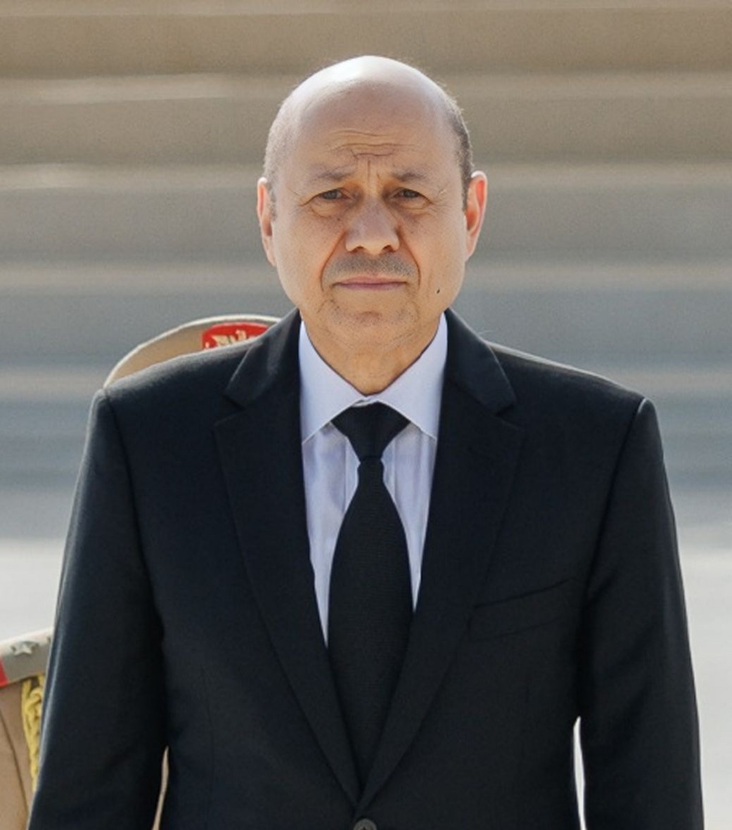 العليمي يدعو اليمنيين إلى التعبئة العامة والالتحاق بالجيش لمواجهة الحوثيين