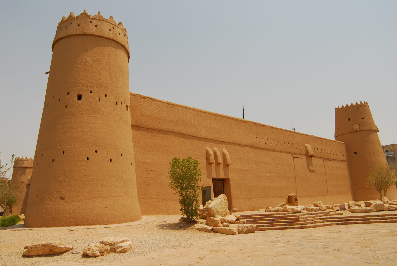 اجتماع عسكري ثلاثي في الرياض: رؤساء أركان السعودية وباكستان وتركيا يبحثون التهديدات الأمنية وآليات الدفاع المشترك